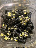 Лампа автомобильная светодиодная T10 12V белый свет T10-5630-6SMD-2